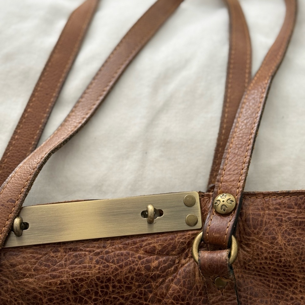 Chic Brown Leather Tote with Brass Accents - Picture 5 of 8